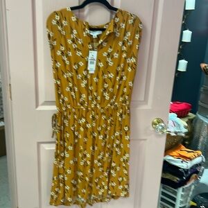 Lady size, extra large, yellow and cream color floral midi dress nwt